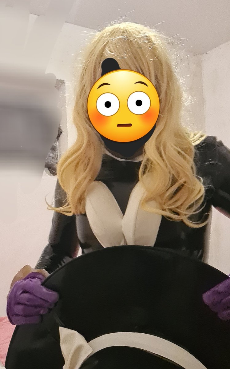 PeiserZzubonja's tweet image. Spoopy squeaky Halloween 🎃 🖤

It&apos;s time to treat you peeps with some new shiny pics of mine... now with an inflated weetch hat and a fitting blonde wig 💛

(More pics to come soon~)

#latex #cosplay #touhou #marisakirisame #rubber #pokemon #gothitelle