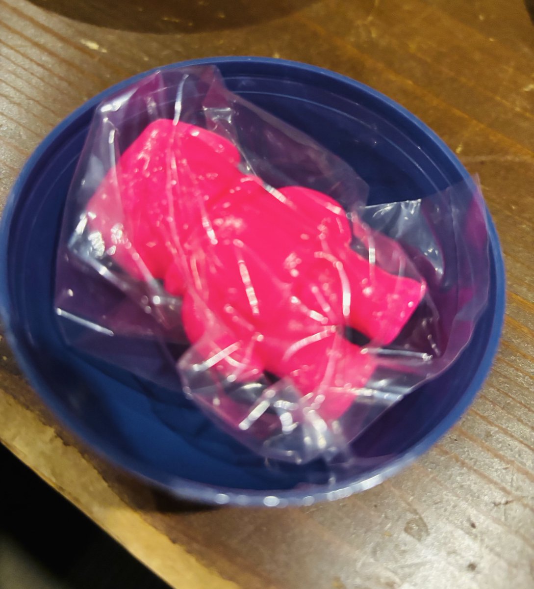 deharayukinori's tweet image. いよいよソフビ造形祭が始まります。今回特別に高知ガチャの先行発売がございます。無彩色デハラピンクの限定品となります。南国市で待つ！