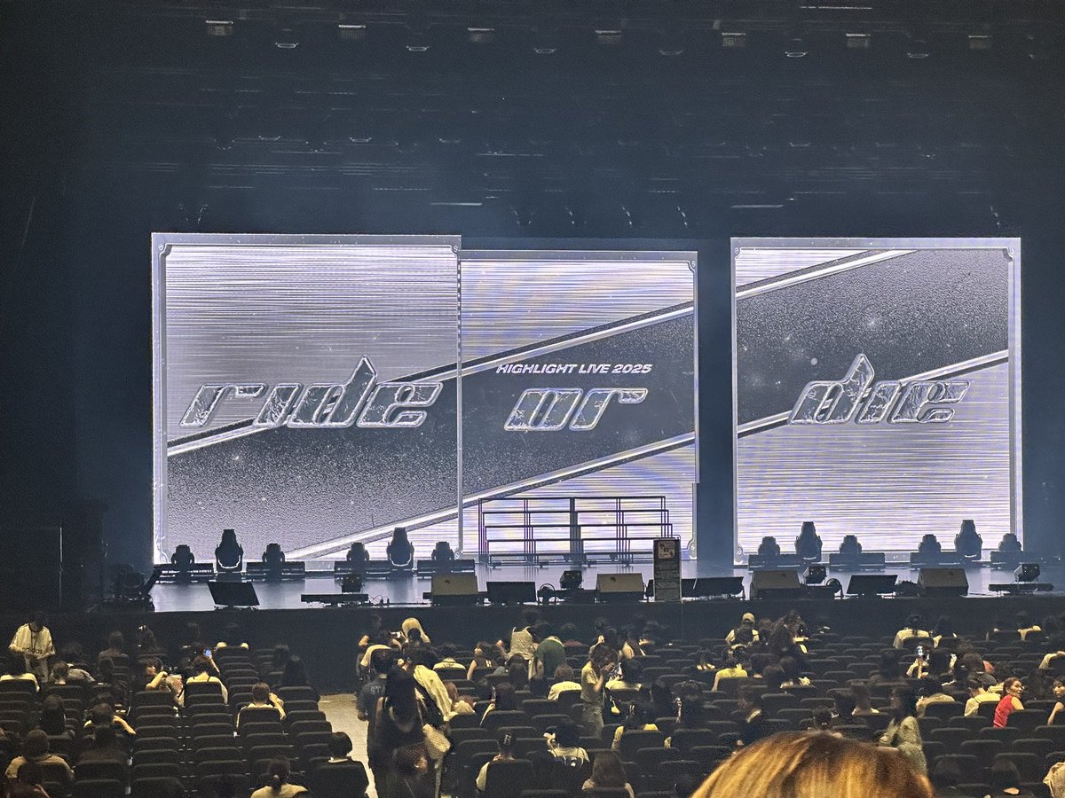 yourb2utylight_'s tweet image. Japan is absolutely strict when it comes to taking photos/videos in concerts. 

[ENG TRANS OF OP’s POST]
“No filming allowed?
↳ Got permission for encore anyway
Japanese song VOD blocked?
↳ Got HighLive instead 
Block it all you want, oppas will share it anyways”

When I was at…