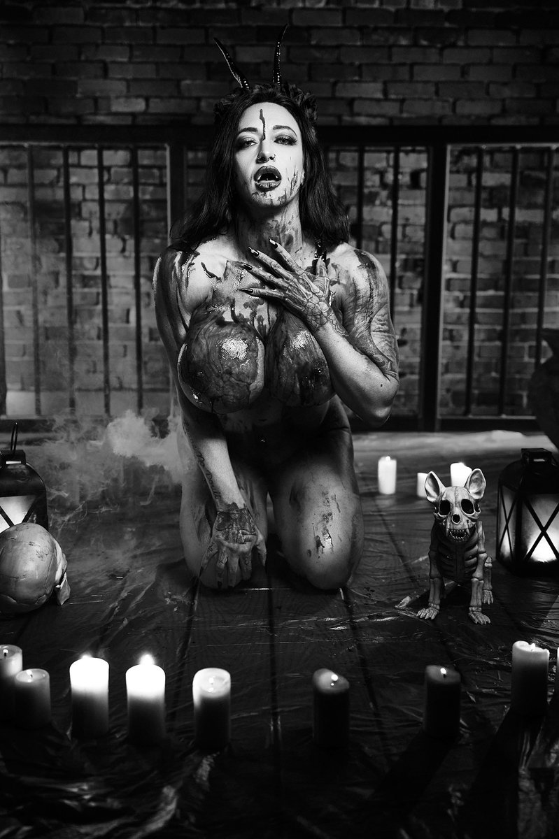 It’s freakin’ Halloween witches and we’re jumping right in to the goods from my shoot with <a href="/BoldBoudoir/">Bold Boudoir Photography</a> 
Y’all ain’t ready 😍😍😍😍 I WASNT EVEN READY 
Posting all the rest on the spicy site 😍😍

#stackedpunkprincess #msdeltapunk #boldboudoirafterdark #halloween #photoshoot