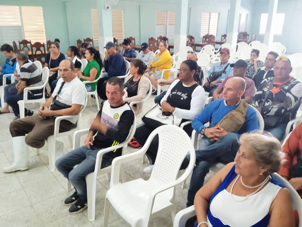📅 Tuvo lugar en la Provincia de Cienfuegos en la <a href="/lacteoescambray/">Empresa de Productos Lácteos Escambray</a> del <a href="/SntiapNacional/">SNTIAP Nacional</a> el acto de clausura de la jornada del innovador y racionalizador, donde fueron reconocidos los Aniristas con las diferentes condiciones 8 de octubre individual y colectiva.
#InnovarEsCrecer 🇨🇺