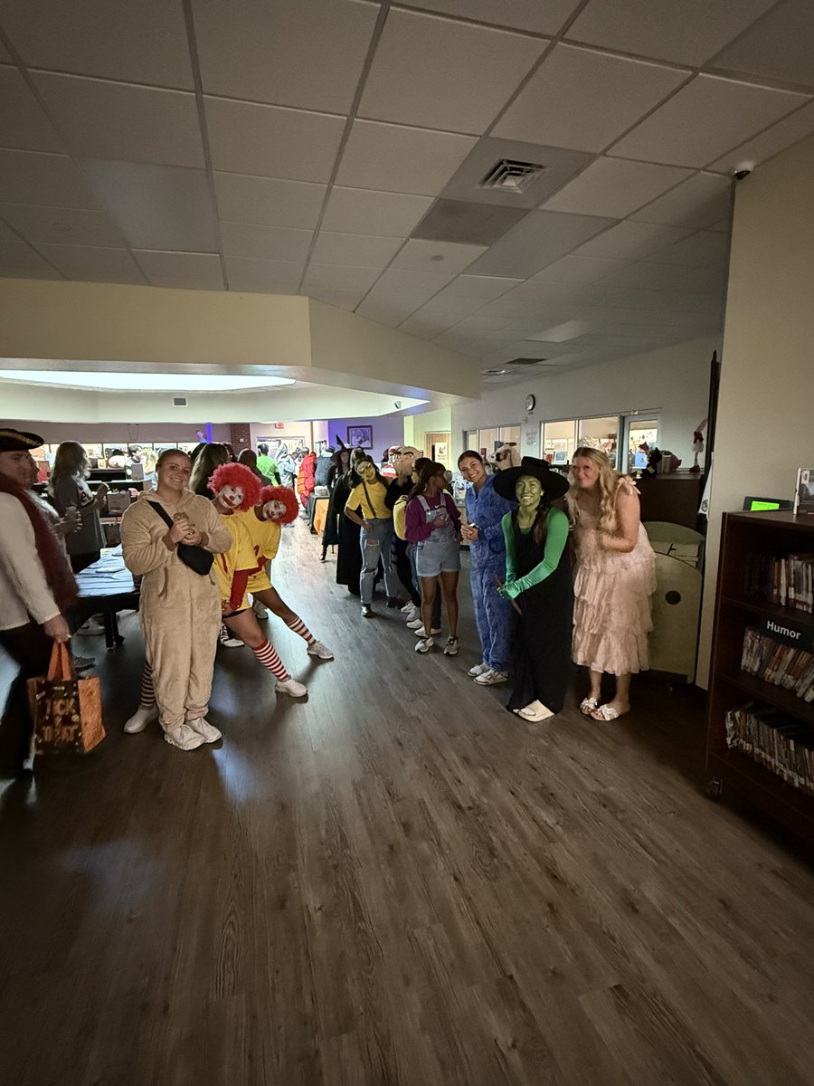 Passed out candy at Charlton-Pollard Elementary! 
#RedCup #Team14
