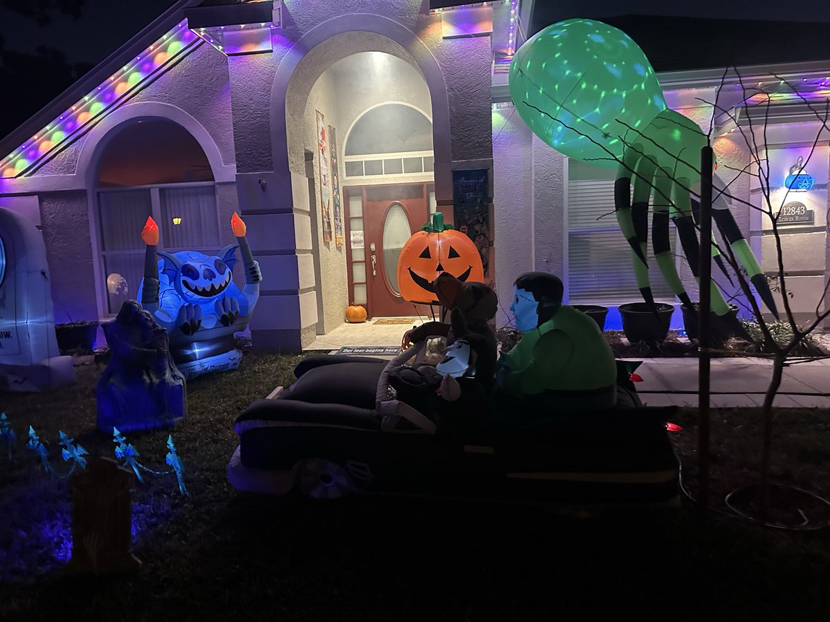 BobCasperJr's tweet photo. We’ve got full-size bars! Happy Halloween everyone! https://t.co/V8yPyzmBCY