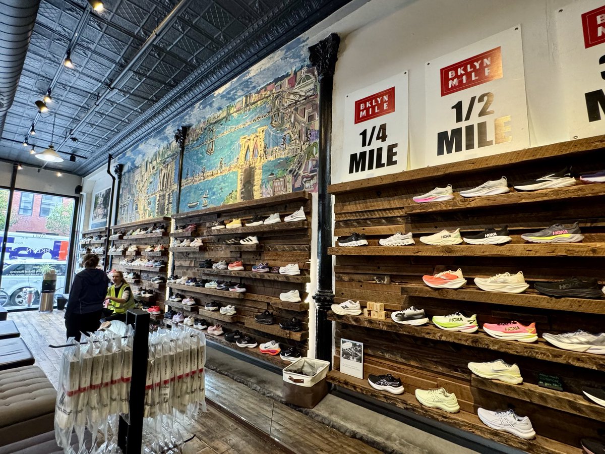 F_shokai_RC's tweet image. Brooklyn Running Company
古い街並みのブルックリンにある
老舗ランニングスペシャリティストア
前から行ってみたかったのでこの機会に
色々とインスパイアされました
#nycmarathom #brooklynrunningcompany