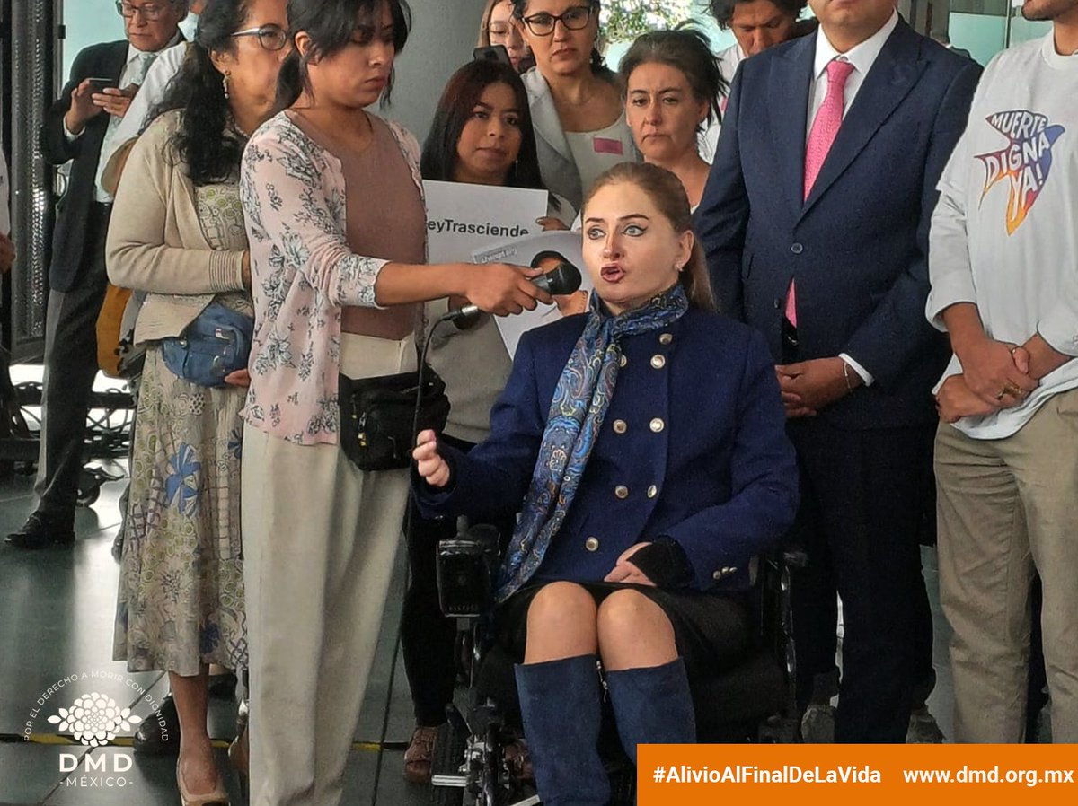 Ayer acompañamos s Samara a presentar su iniciativa de la Ley trasciende al Senado de la República.
Esperamos nuestros legisladores escuchen su voz, que representa a muchos pacientes. 

#DerechoADecidir #MuerteDigna #LeyTrasciende