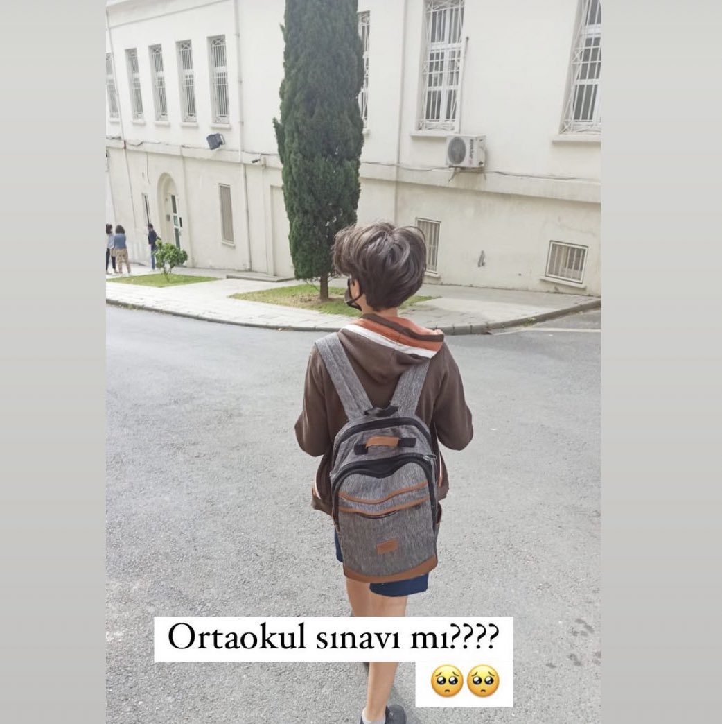 Instagram’da hikaye arşivlerine daldım. Ahmet’i kaybettikten sonra oraya ilk defa baktım. Bakmaz olaydım. Paramparçayım. 

Yalnızca biri…