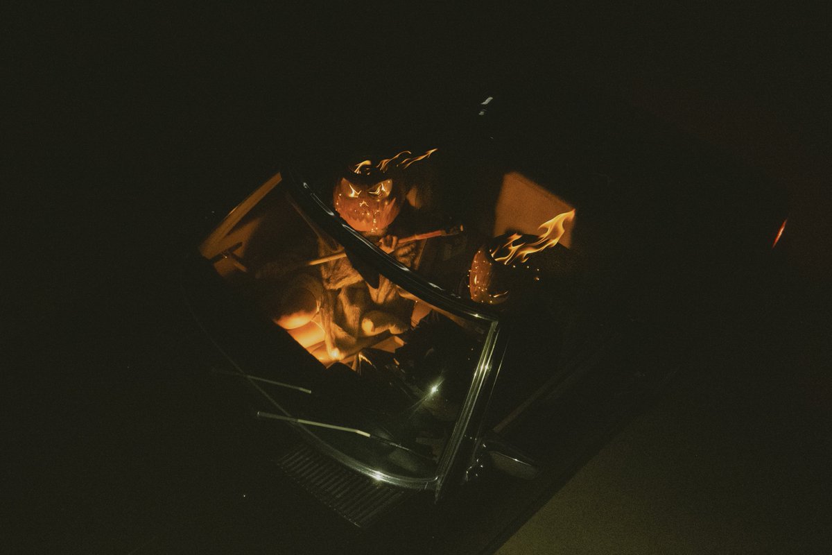 rajello's tweet photo. Halloween Shoot 🎃🎃🎃
#Halloween #MercedesBenz https://t.co/BA07VkJONj