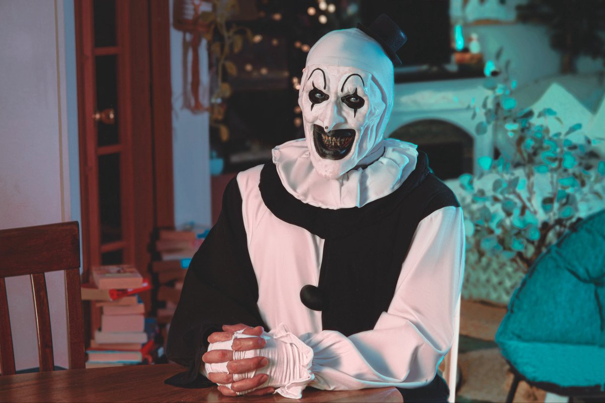 YourFinalBoss's tweet image. Happy Halloween! Here’s me as Art The Clown from Terrifier.
#Halloween #arttheclown #TERRIFIER