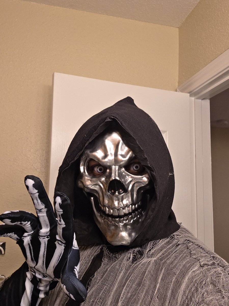 About to bust up in tha #theboyisminetour !! 🎤 🎶  Happy #Halloween