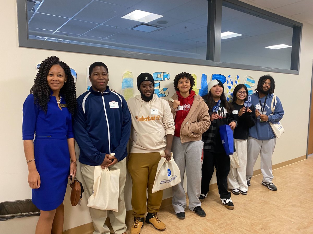 rushedd1's tweet photo. I really enjoyed speaking with the First State Squash high school seniors at last week's UD Wilmington campus Open House! I hope to see them next year in one of our programs because #UDistheplacetobe! @UDelaware 💙💛 https://t.co/uNbR8gKbYz