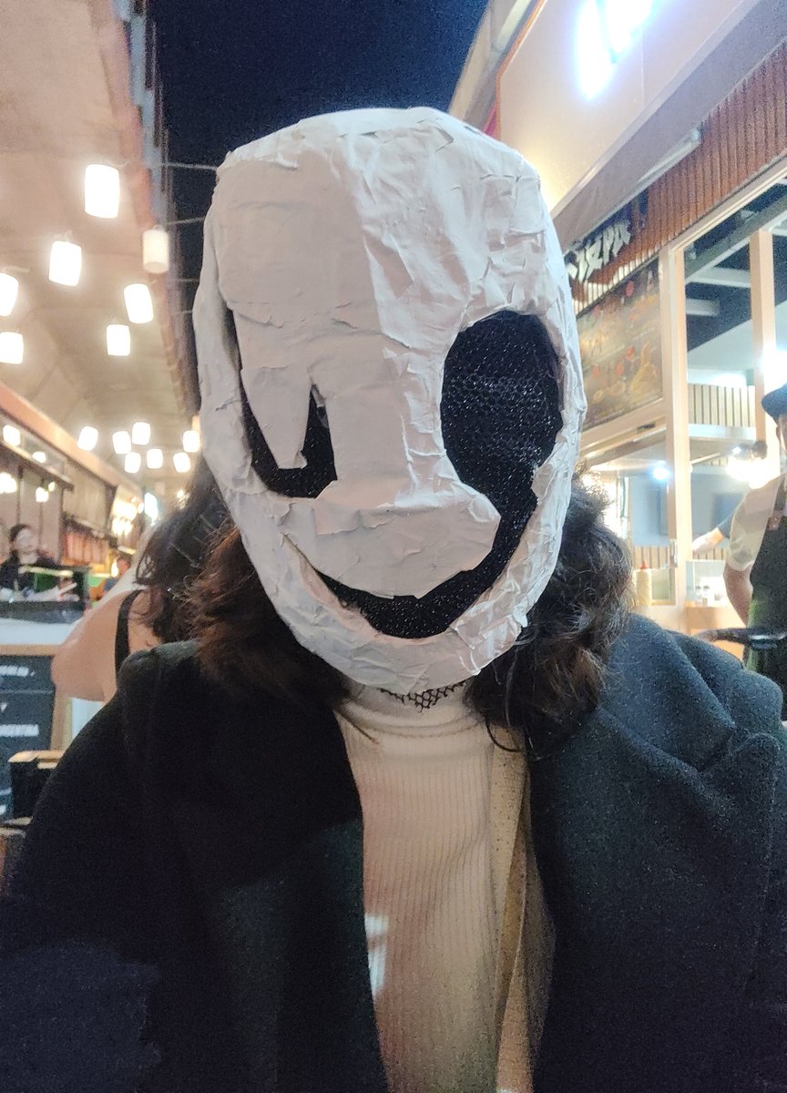 Nadie quiso tomarse fotos conmigo :( aun estoy aqui, espero que me reconozca mas gente