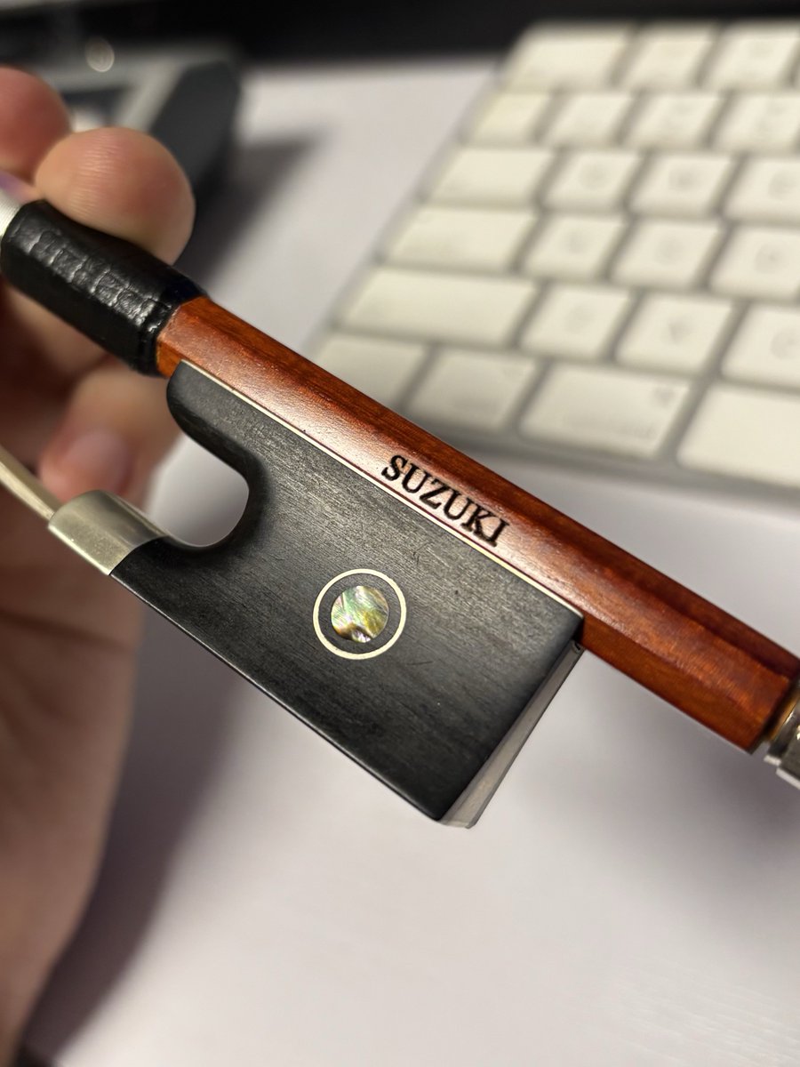 比較的安めな弓だけど楽器や機材は自分が好きな気に入ってるものを使うのが大切だと思ってる