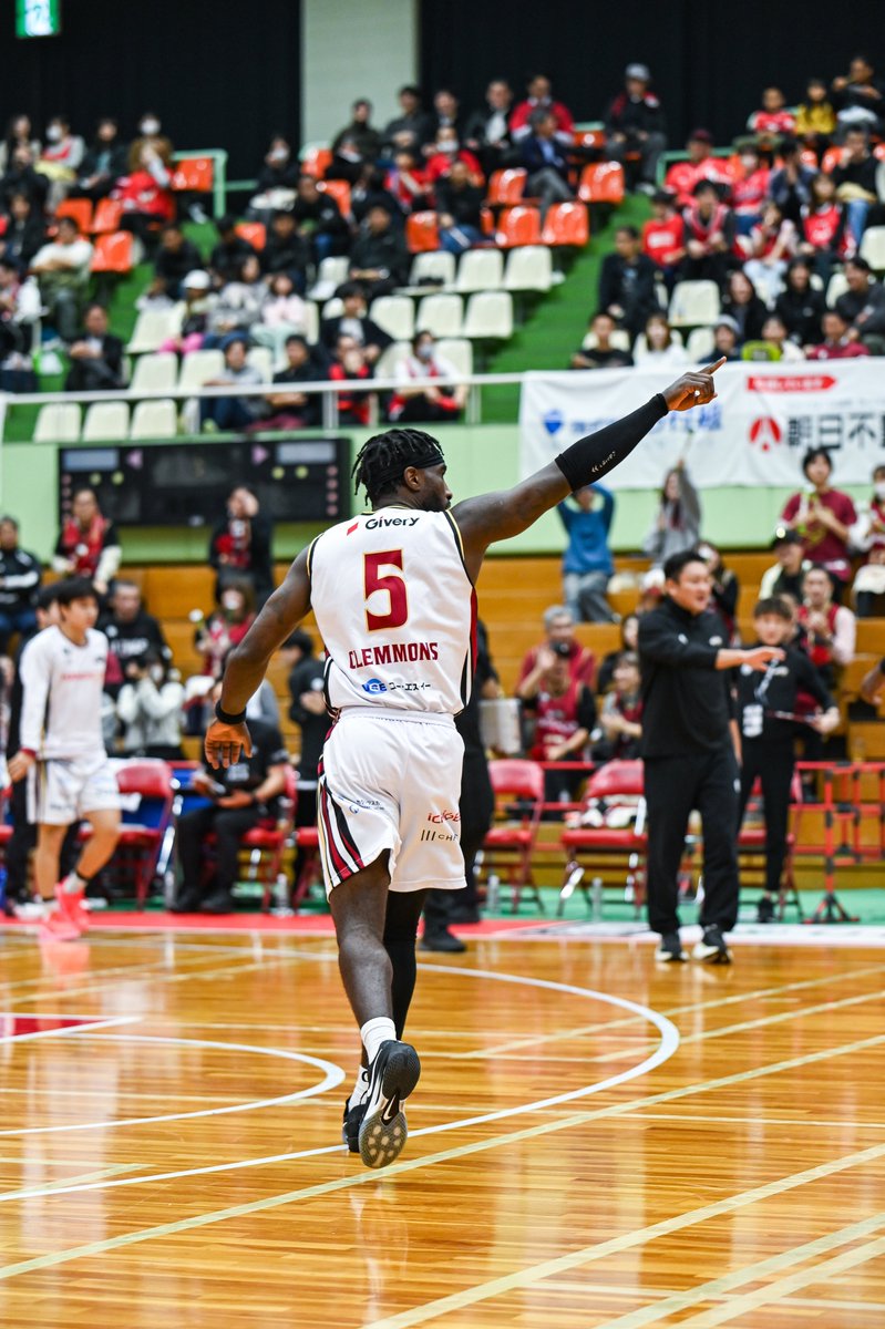 今節も頼むよ〜👌👌 #アンソニー・クレモンズ #越谷アルファーズ