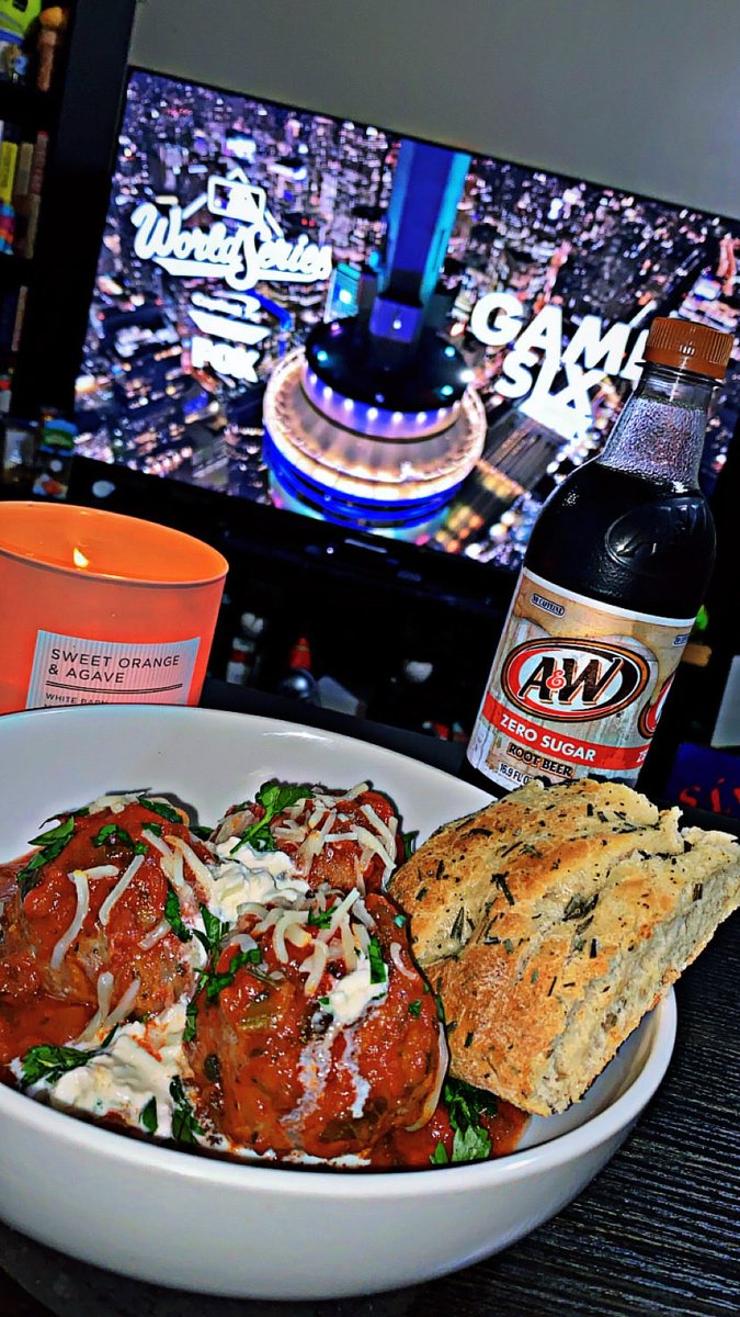 Meatballs and burrata with kale pesto sauce + rosemary garlic focaccia 👨🏻‍🍳🔥