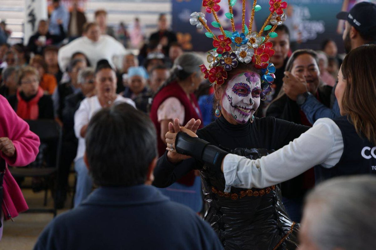 ¡Así se vive la tradición en Querétaro!

Con música, baile, colores y mucha alegría, celebramos el Día de Muertos en la Kermés “¡Viviendo la Tradición!” junto a nuestros clubes del Adulto Mayor.

Porque nuestras tradiciones están más vivas que nunca cuando las celebramos #CONTIGO