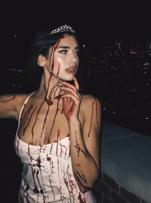 cheguei ! (fake blood) #carpetween