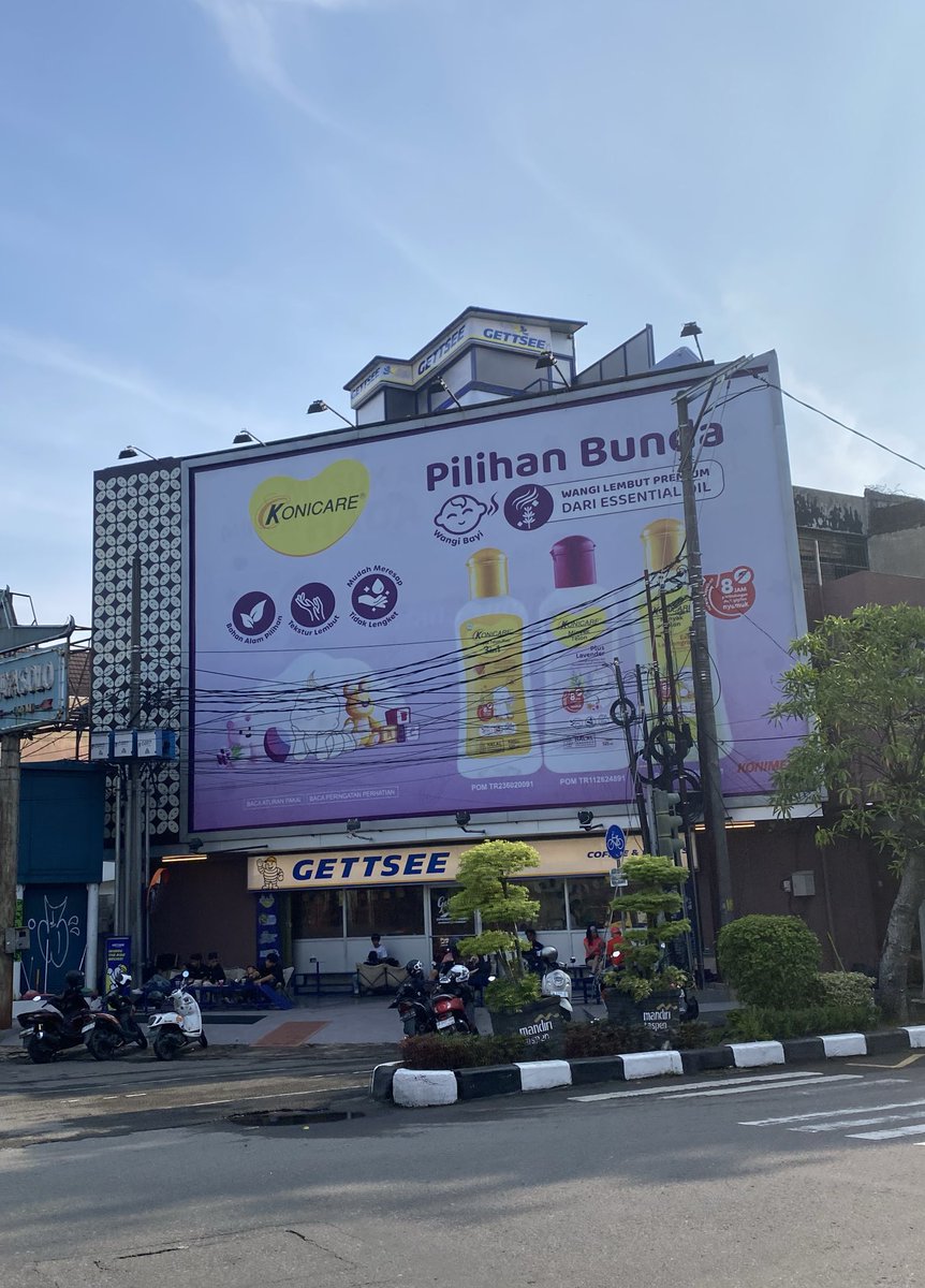 Center Territory “nyawang wong mangkat nyambut gawe” in the morning at Surakarta…