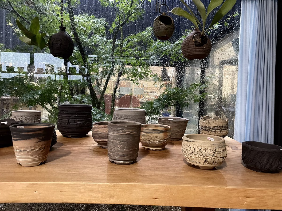 kenta0521's tweet photo. 🌿第31回 一穂窯作陶展
📅 11/1（土）〜 11/4（火）
🕙 10:00〜17:00（最終日は14:00まで）
📍 一穂窯（香川県丸亀市郡家町622-2）

お気に入りの“うつわ”や“アニマル”に出会いに、ぜひ遊びに来てください🐕🐈🐘

#一穂窯 #作陶展 #香川陶芸 #陶芸展 #アニマル展 #ichihopot https://t.co/6uMvTtKSsn