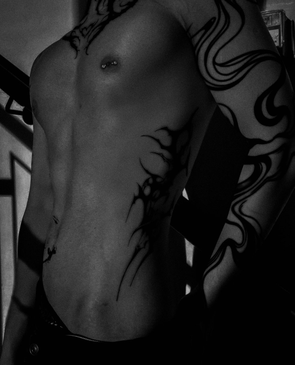 s a n t i 🦇 tweet media