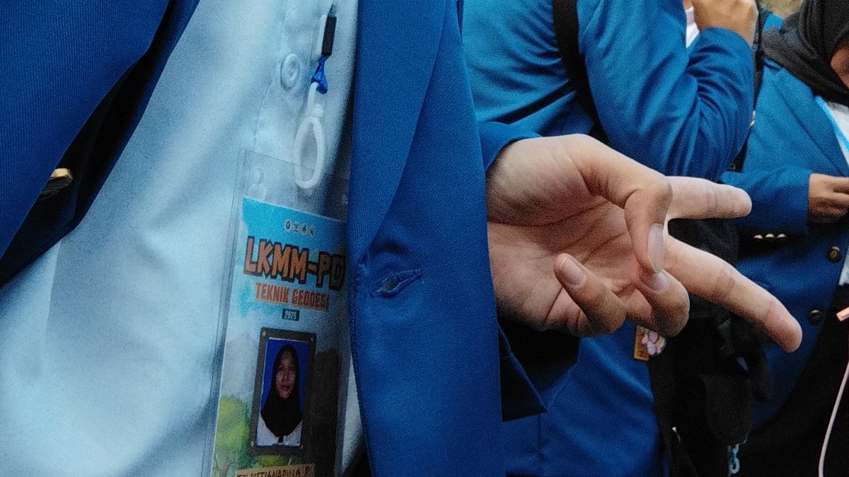 𝘝𝘦𝘭𝘭 𝘪𝘴 𝘣𝘶𝘴𝘺 ☆ tweet media