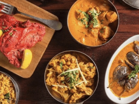 eVisitorGuide's tweet image. Hungry near the Mag Mile? Head to Indian Garden for their legendary lunch buffet for a flavor Jackpot! 🥄🍲 A little bit of everything… and a lot of delicious. 😋 Come hungry. Leave happy. ➡️ All the tasty details: evisitorguide.com/chicago/brochu… 🍽️🇮🇳
#IndianGardenChicago #ChicagoEats…
