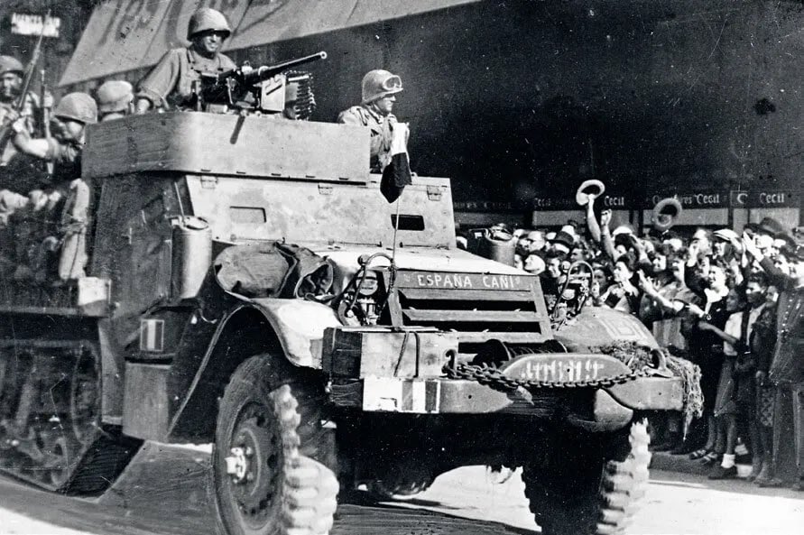 ArteYAnarquia's tweet image. Antifascistas anarquistas liberando Paris de los nazis. No lo hicieron con abrazos ya os digo