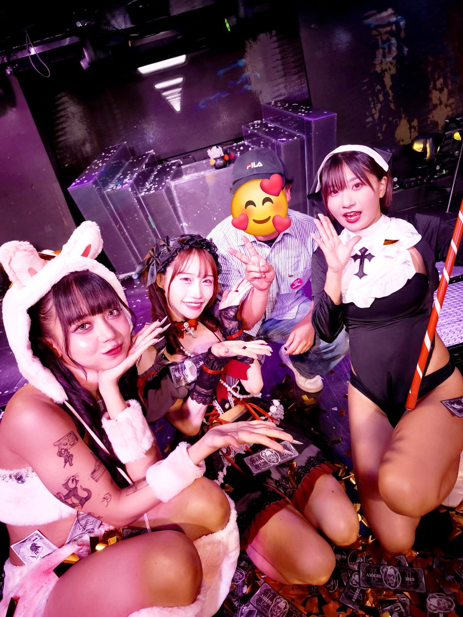 puke00000040889's tweet photo. 2025.10.31
スパスパ、ハロウィン
最強の推したちと念願の4ショット🥰
ふたばちゃん、シャーナちゃん、くるみちゃんが揃うの初🥰
@futababurlesque
@Napartyon
@kurumi_blq
#63Angel
#スパスパ
#パリオン https://t.co/6IXM7vJRo3