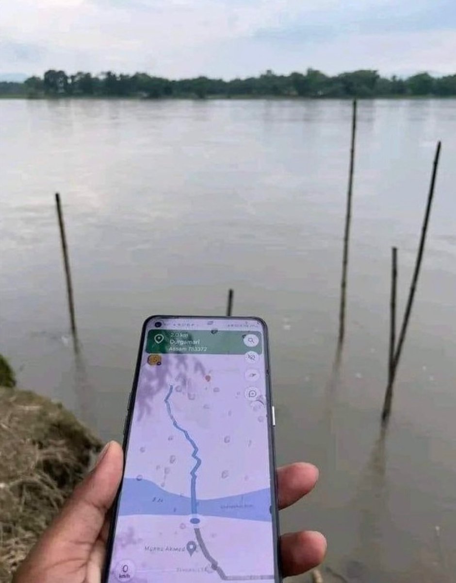 Falling_angel2's tweet image. When Google Maps says &quot;turn right in 2 km,&quot; but the &quot;road&quot; is now a river adventure! Who&apos;s ready to kayak to their destination in Assam?  #AssamFloods #GoogleFail #MonsoonVibes #TravelIndia #Viral
