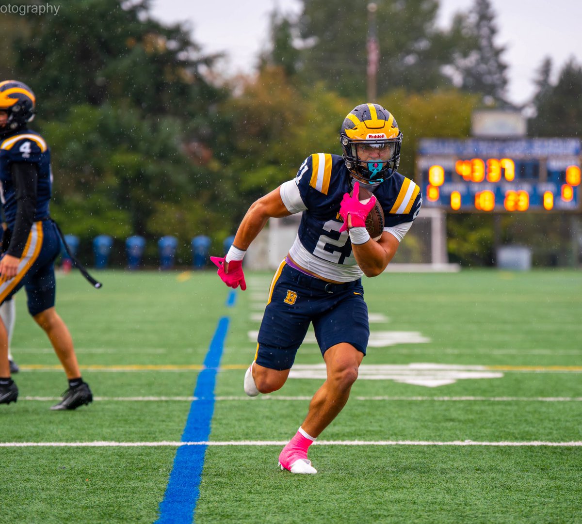 Honored to receive Kingco Offensive MVP and 1st Team RunningBack!

<a href="/CoachMcKinney20/">Lorenzo McKinney</a> <a href="/BellevueFB/">Bellevue Wolverines Football Family</a>