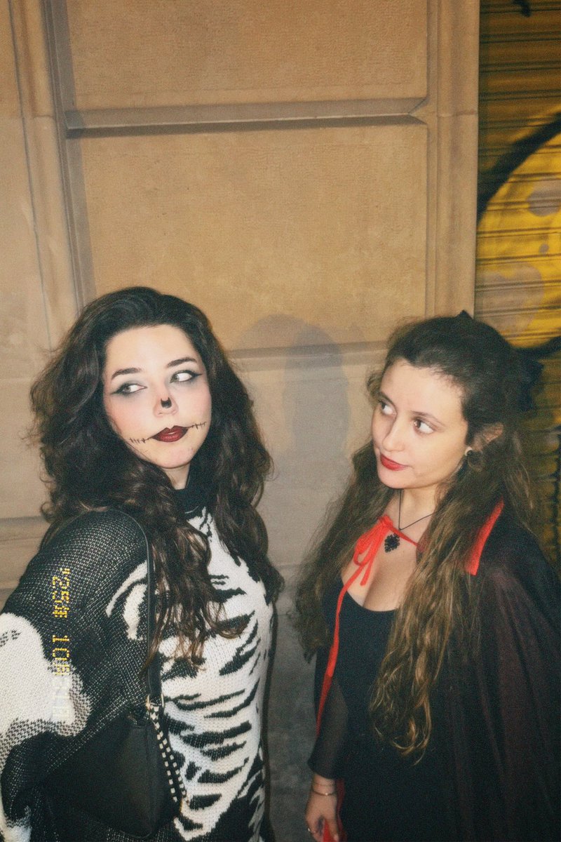 MiriamT_26's tweet photo. Happy Halloween, witches🕷️🖤🕯️🎃 https://t.co/i8S6GOACvI