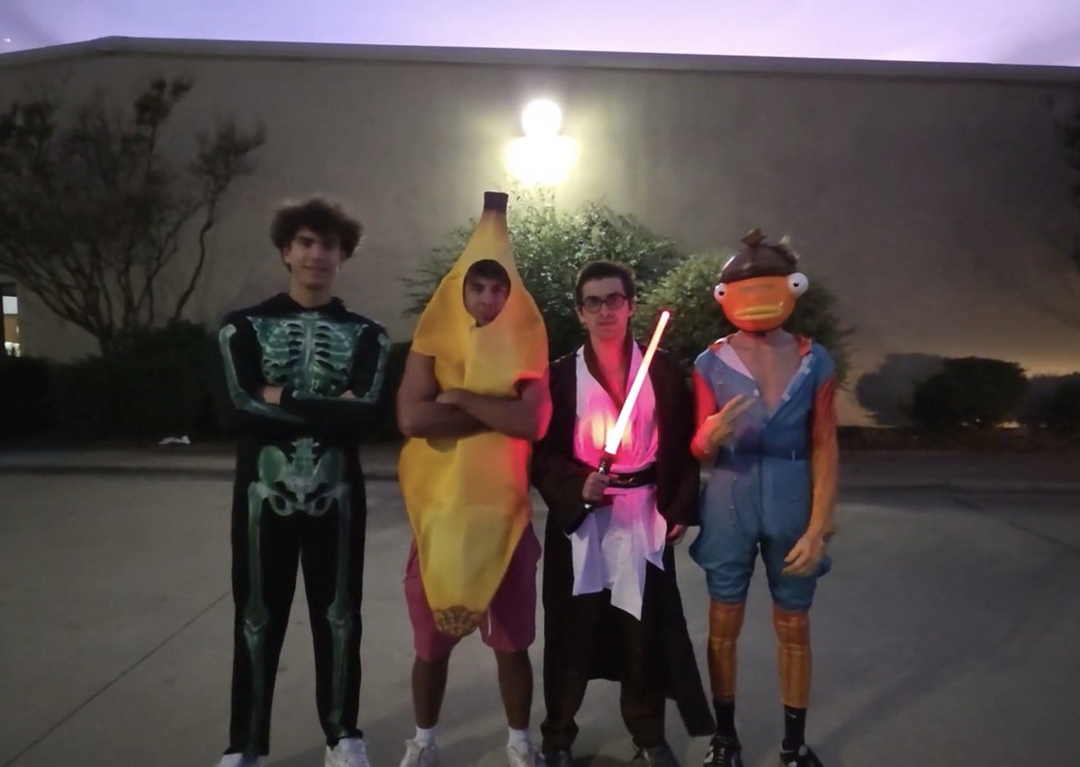 DaddyP_Updates's tweet image. How much aura 😈

@DaddyPTwitch @Webster1x @BuckeFPS @OkisFN