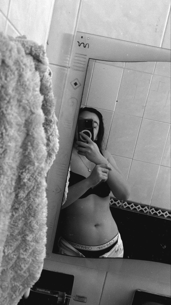 Cinthyaivs's tweet photo. De puro comer pollito con arroz https://t.co/PllNty1Y78