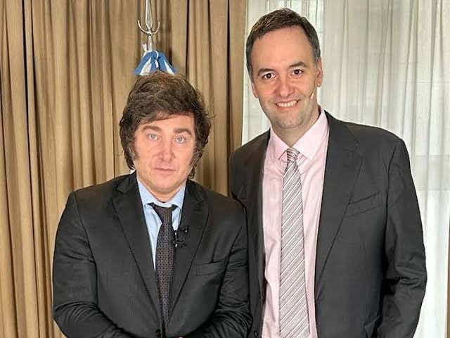 ᶠ ᵃ ⁿ De Antonio Laje tweet media