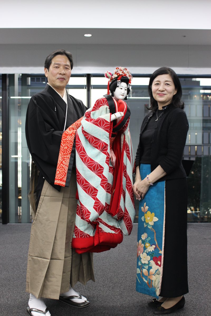 sakae_cc's tweet image. 【開催御礼】
10/29「衣鉢を継ぐ伝統芸能者たち・吉田一輔師」を開催。
文楽人形の実演を交えての解説や、先代から受け継ぐ技芸について貴重なお話を伺いました。
一輔師は、11/20の人形浄瑠璃「文楽」名古屋公演にて『義経千本桜』の静御前を遣われます。