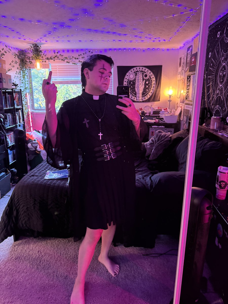 NotYourLore's tweet photo. Halloweekend Thursday Day 1 https://t.co/Cqp7vbaRml