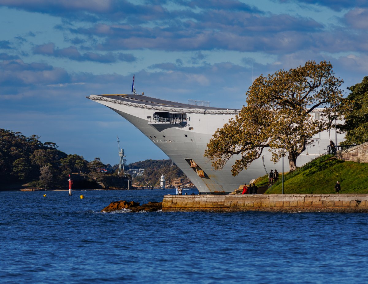 AmRealAsian's tweet image. Walking around Sydney Harbor and saw this behind Mrs Macquarie's Chair

#somethingrandom #landscape #landscapephotography