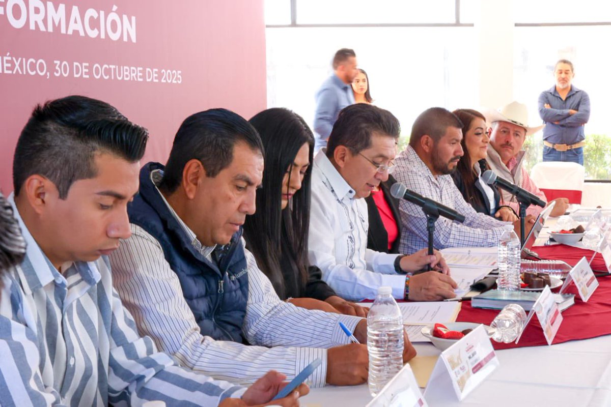 agua_edomex's tweet image. En nombre de la Gobernadora Delfina Gómez Álvarez, reconocimos el compromiso de las y los Presidentes Municipales de la Región 13 durante la 2da Sesión Ordinaria de la Mesa de la Transformación en #Temascaltepec.
