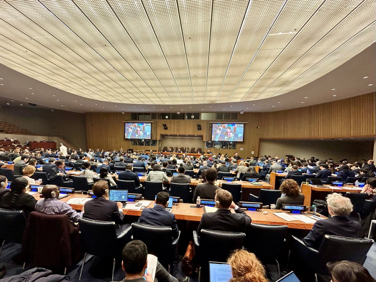 JapanDelCD's tweet image. On October 31, at #UNGA #FirstCommittee, Japan&apos;s resolution titled &quot;Steps to building a common roadmap towards a world without nuclear weapons&quot; was adopted by 1⃣4⃣5⃣ votes in favor. 
🇯🇵 expresses its gratitude to Member States for their invaluable support🙏