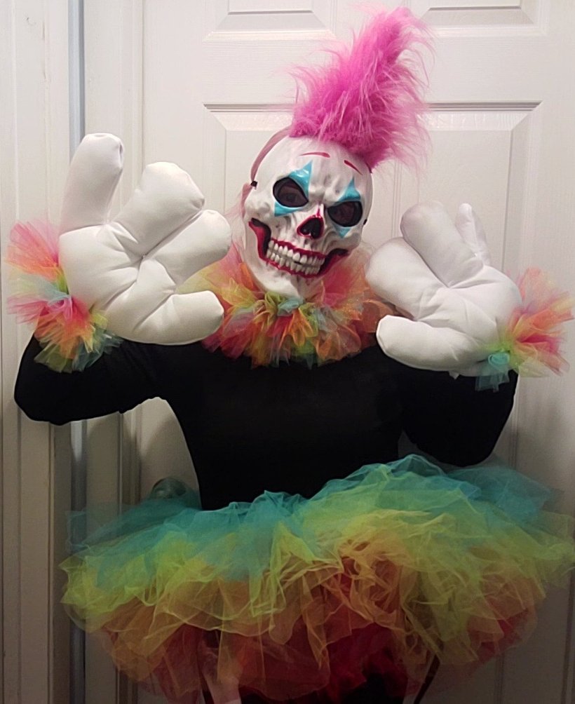 ScrapsZ the clown wishes all of #OPNation a very crazy Halloween night 😱

She wants to see your costume pics or look out for her tricks! 👻

#OPNation #REELZ <a href="/OfficialOPLive/">On Patrol: Live</a> #OPLive