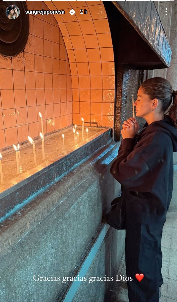 Gracias dios por escuchar mis pedidos, hoy por fin me regaló un bolso Louis Vuitton...
Y si...Al fin....al fin Soy Wanda !!!