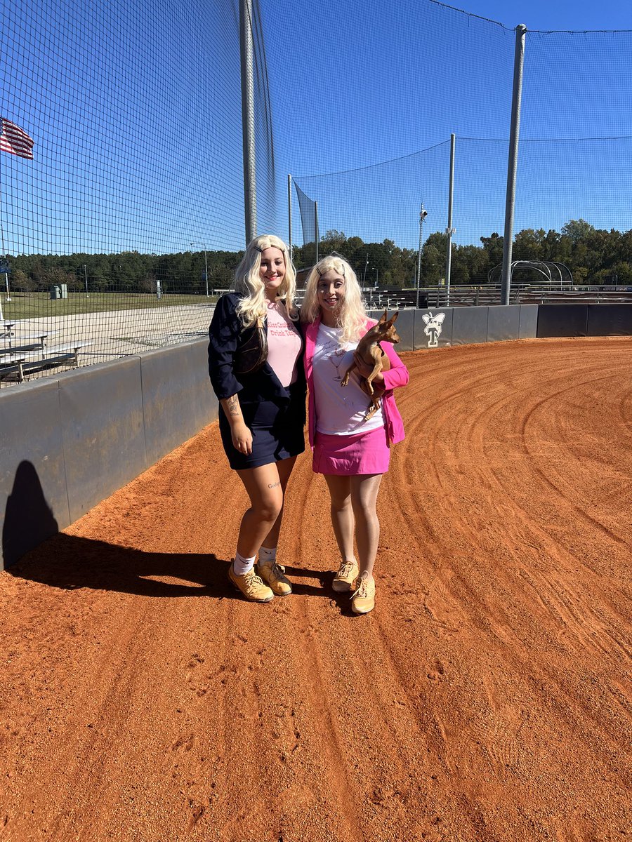 TechSoftball's tweet image. 2025 Stinger Halloween practice. Come for the costumes, stay for the dance moves 🎃💃🏻
#StingEm
