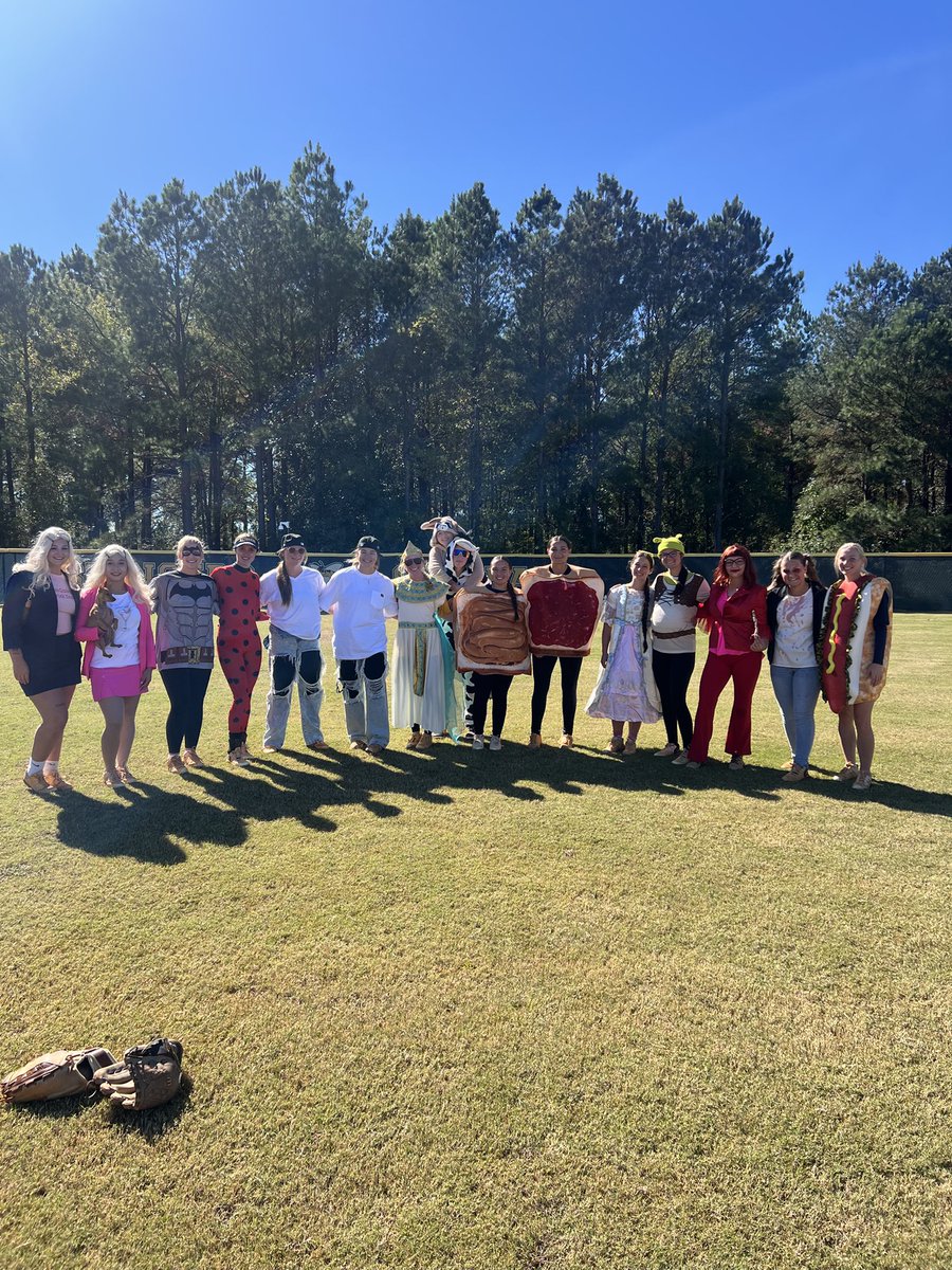 TechSoftball's tweet image. 2025 Stinger Halloween practice. Come for the costumes, stay for the dance moves 🎃💃🏻
#StingEm