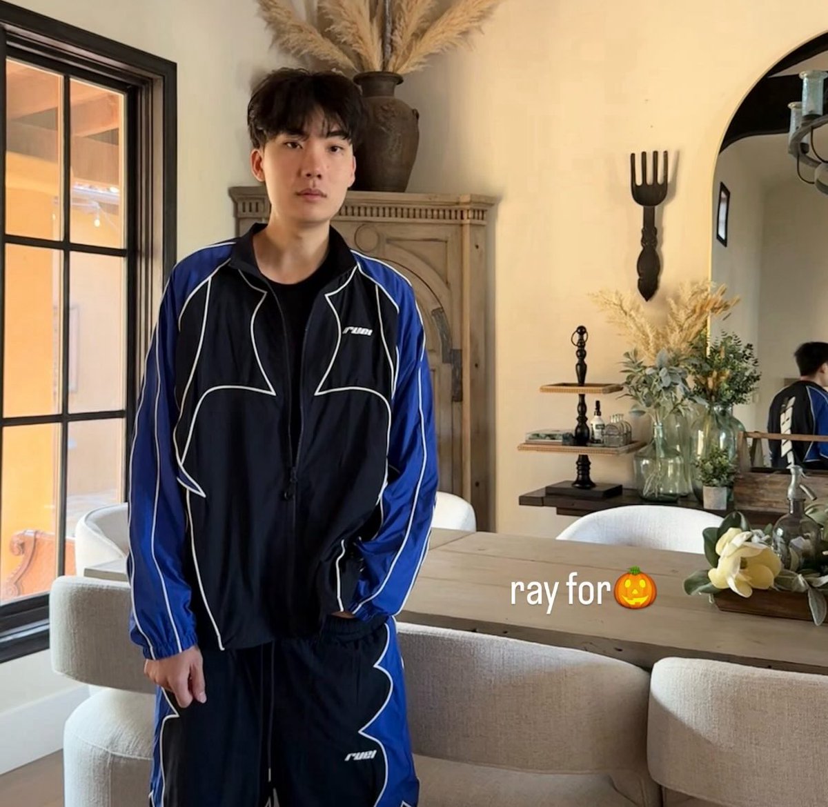 scubaryan_'s tweet photo. Ricegum returns to social media to show that he dressed up as Ray for Halloween 😭 https://t.co/pFTbPX4As1