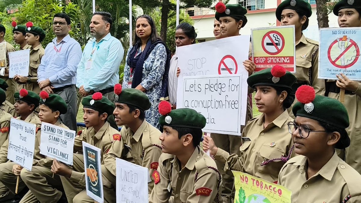 kv2_afspune's tweet photo. 🕊️ Vigilance Awareness Week observed @kv2_afspune
Students and staff took the Integrity Pledge and participated in activities promoting transparency, honesty & accountability.
💡 Say no to corruption, commit to integrity! #IntegrityPledge @KvsMumbai @EduMinOfIndia @KVS_HQ https://t.co/TTpiMQ9ljN