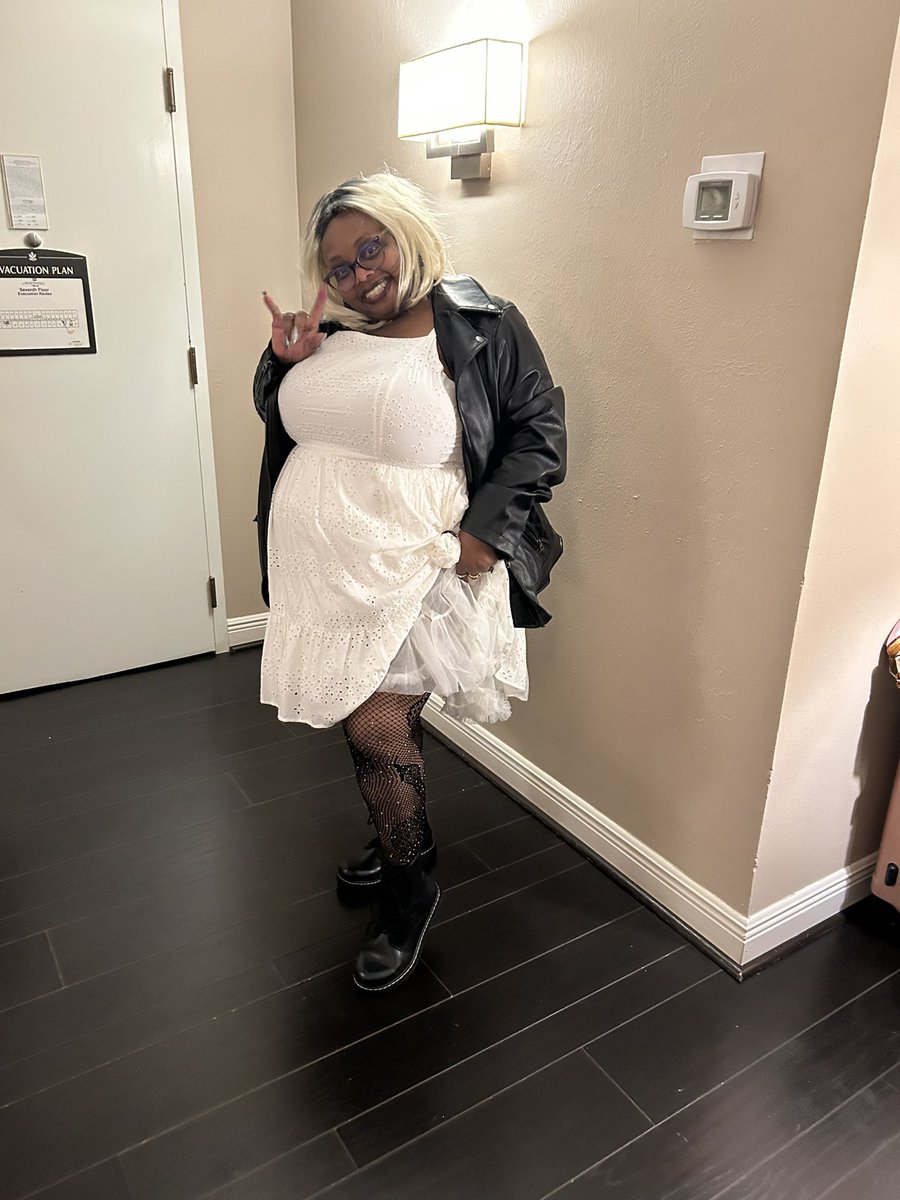 Don't Go In There, Girl! tweet media