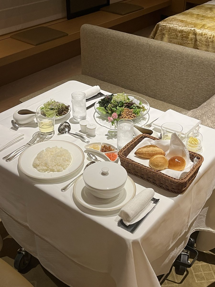 bryceeats1's tweet image. We stayed in a nice hotel and got room service