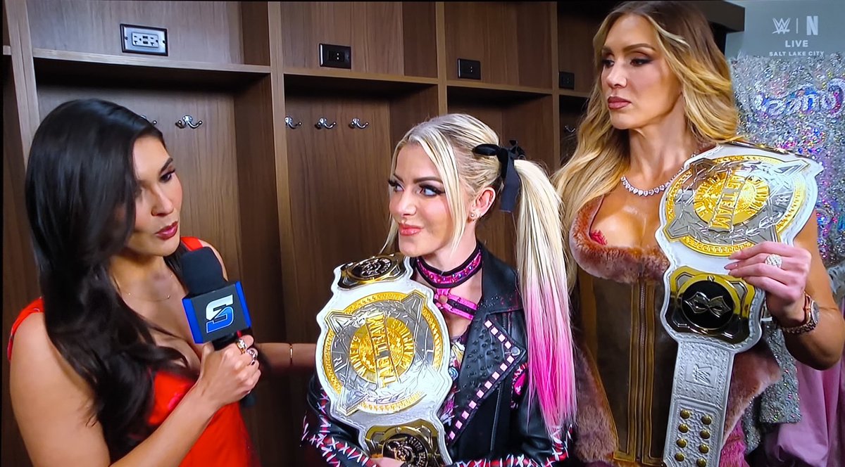 It's always great to have a living legend on TV on a Friday night!.  You can tell Alexa feels the same 🥺, although Charlotte may be a little jealous 🧐.