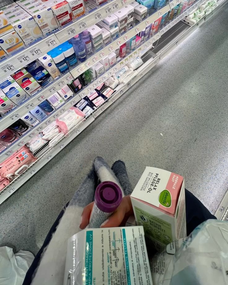 sa456devg's tweet image. Today, I’m not feeling well. Since 2:00 PM, I haven’t been feeling better, so I’ve come to the pharmacy to get some medicine.