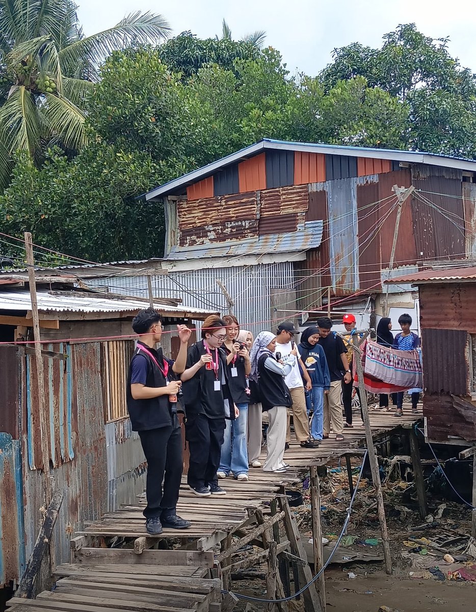 ainhsaifulnizam's tweet image. While everyone is cyberbullying me online because of a one minute video, happy to say we’ve successfully reached ten schools this year for our Comprehensive Sexuality Education programme, Express to Empower at @mypocketofpink ! 

We’ve gone to Semenanjung and even Sabah!…