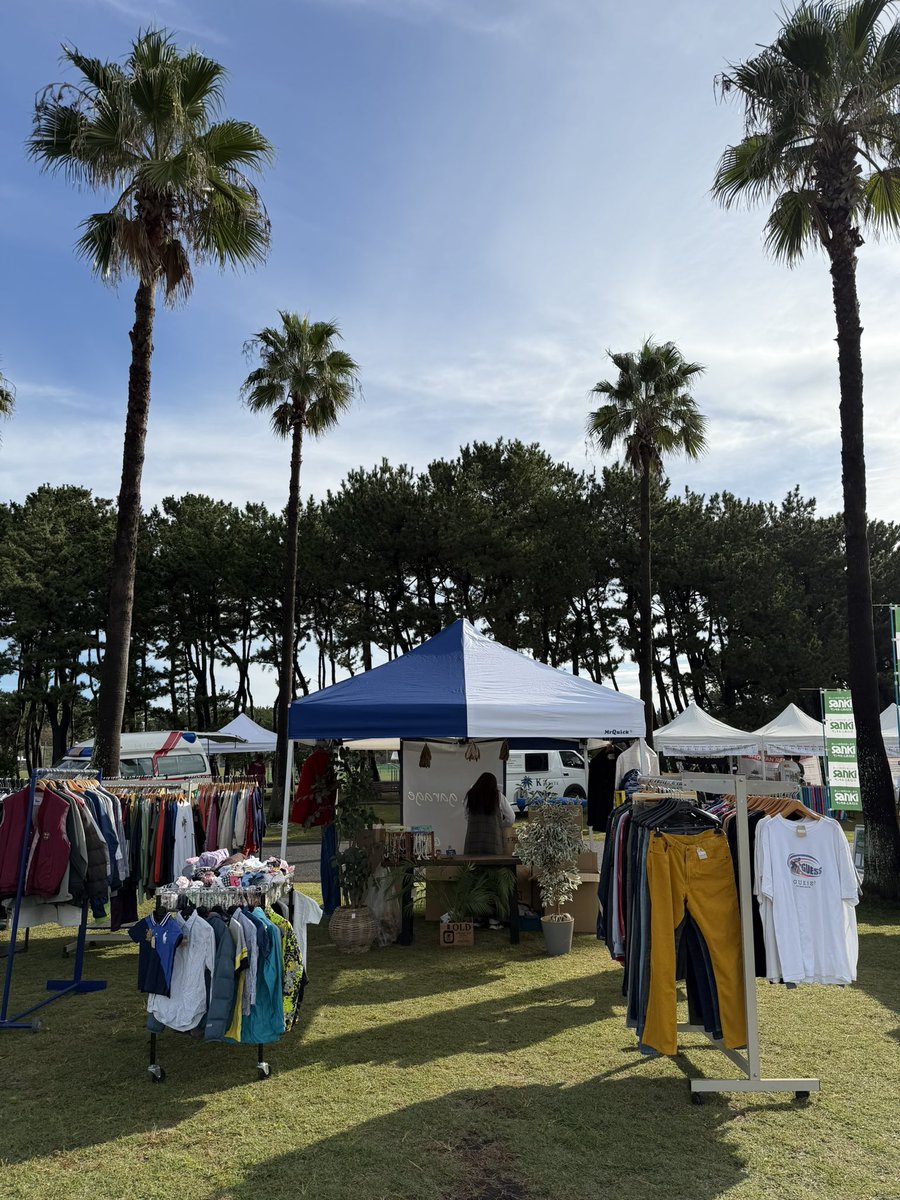 gomiya810's tweet image. 弊社の古着屋さん部門。

湘南キッズデイ、始まるよ〜。

たくさんの笑顔に会えますように♪

#湘南キッズデイ